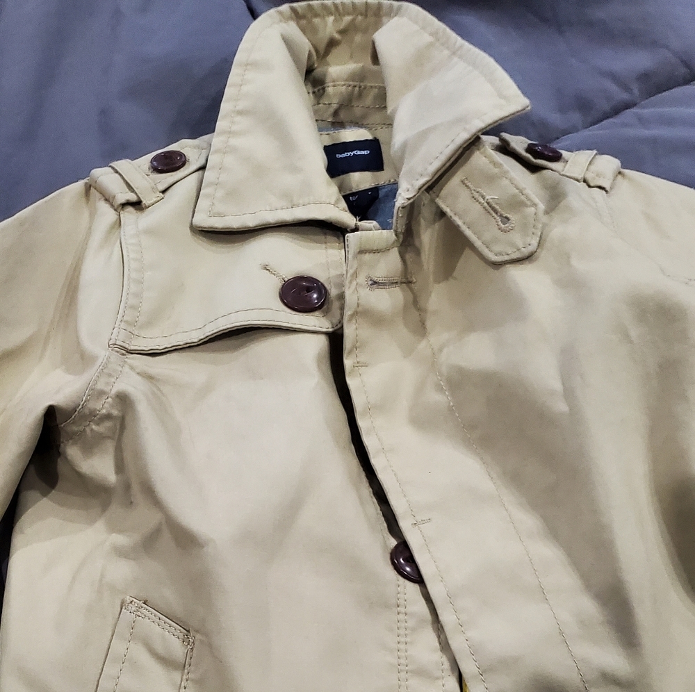 Bids trench coat